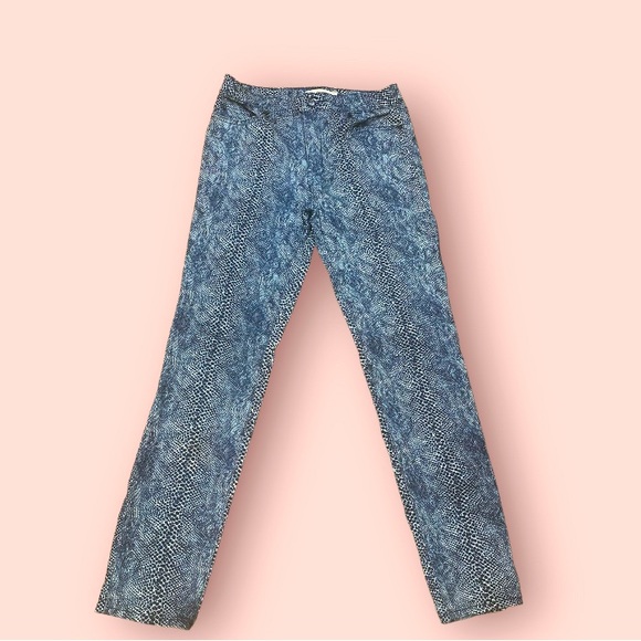 Tory Burch women’s size 27 snake, print jeans, zipper, and button top stretchy - Picture 1 of 12